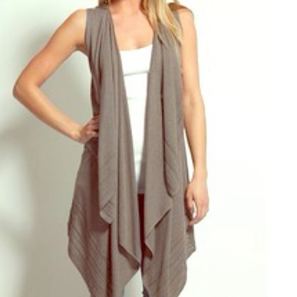 Alice + Olivia Vest Neutral Boho Bohemian Office Lagenlook Knit Quiet Luxury